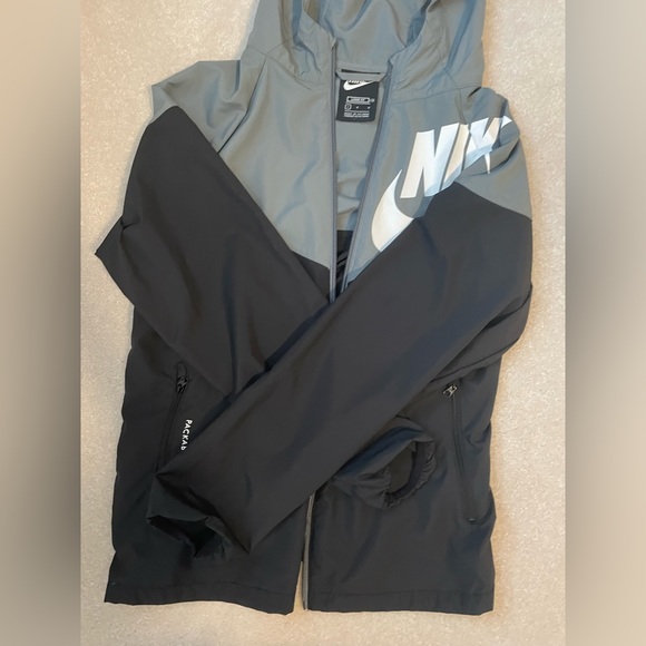 Nike Boy's Sportswear Windrunner Hooded Jacket - Picture 4 of 8